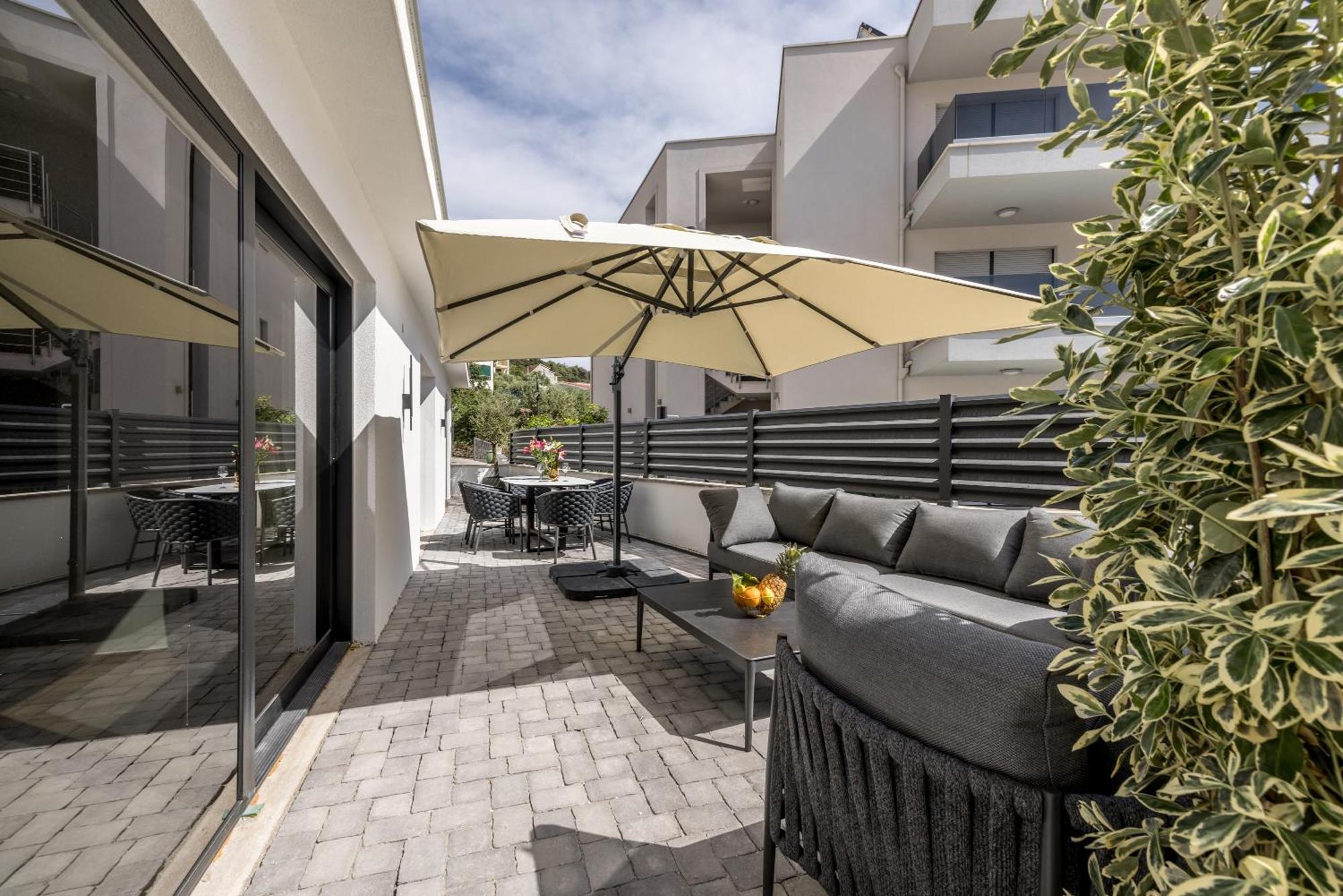Apartment Sara Trogir Exteriör bild